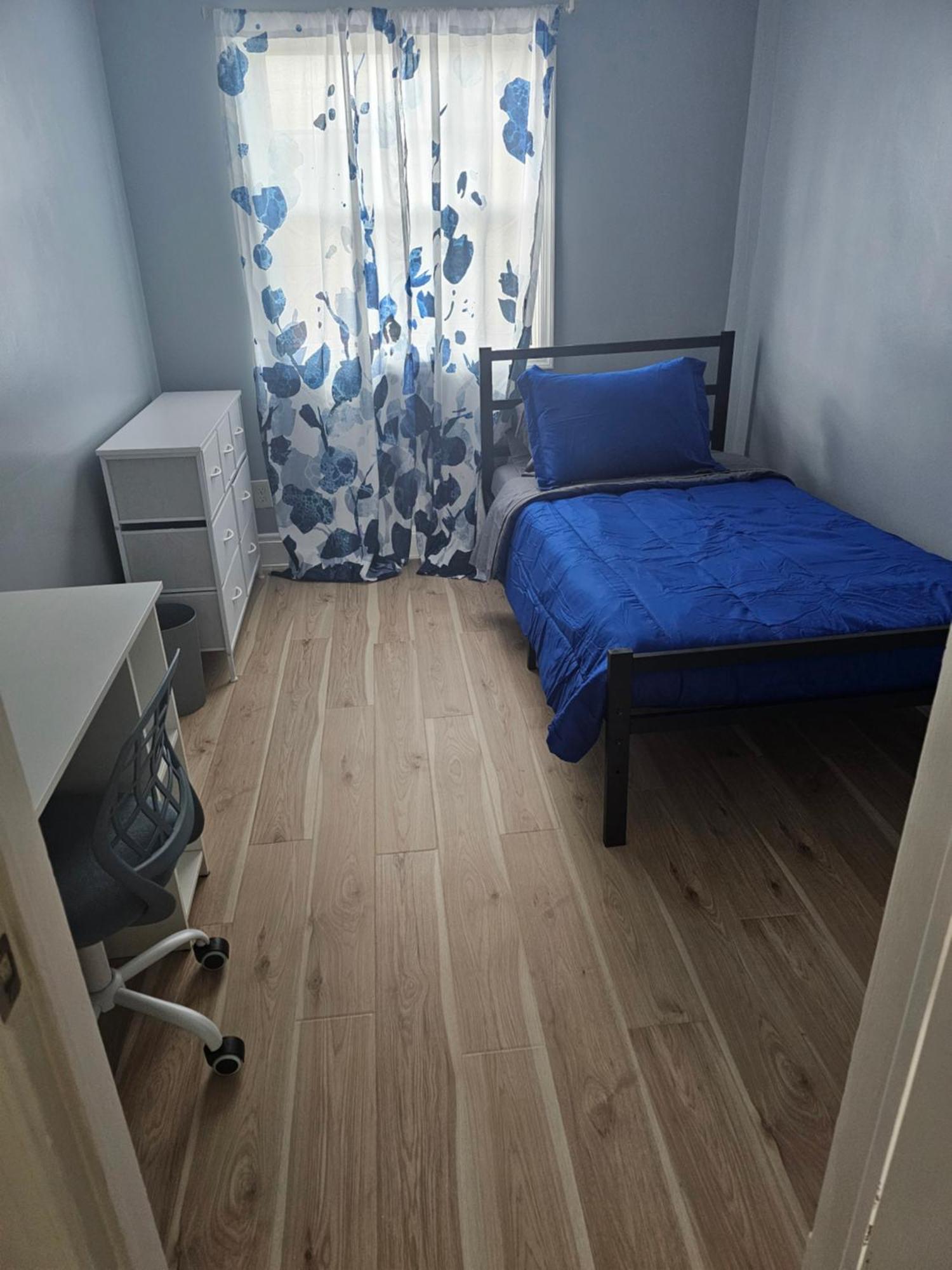 Small Cozy Room, Shared Bathroom Baltimore Exterior photo